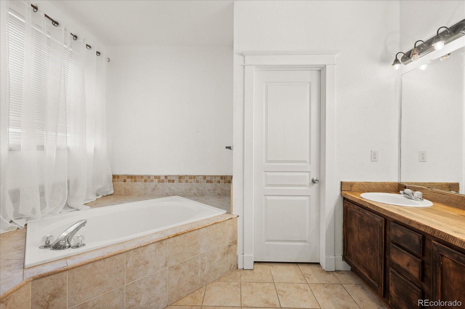 MLS Image #17 for 2080 s danube court,aurora, Colorado