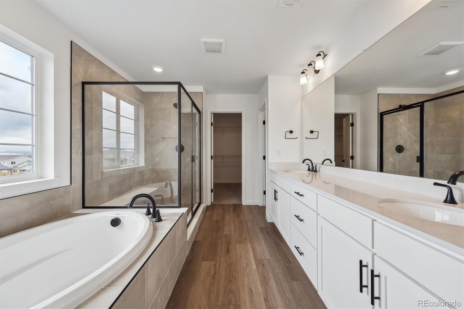 MLS Image #10 for 24708 e 40th avenue,aurora, Colorado