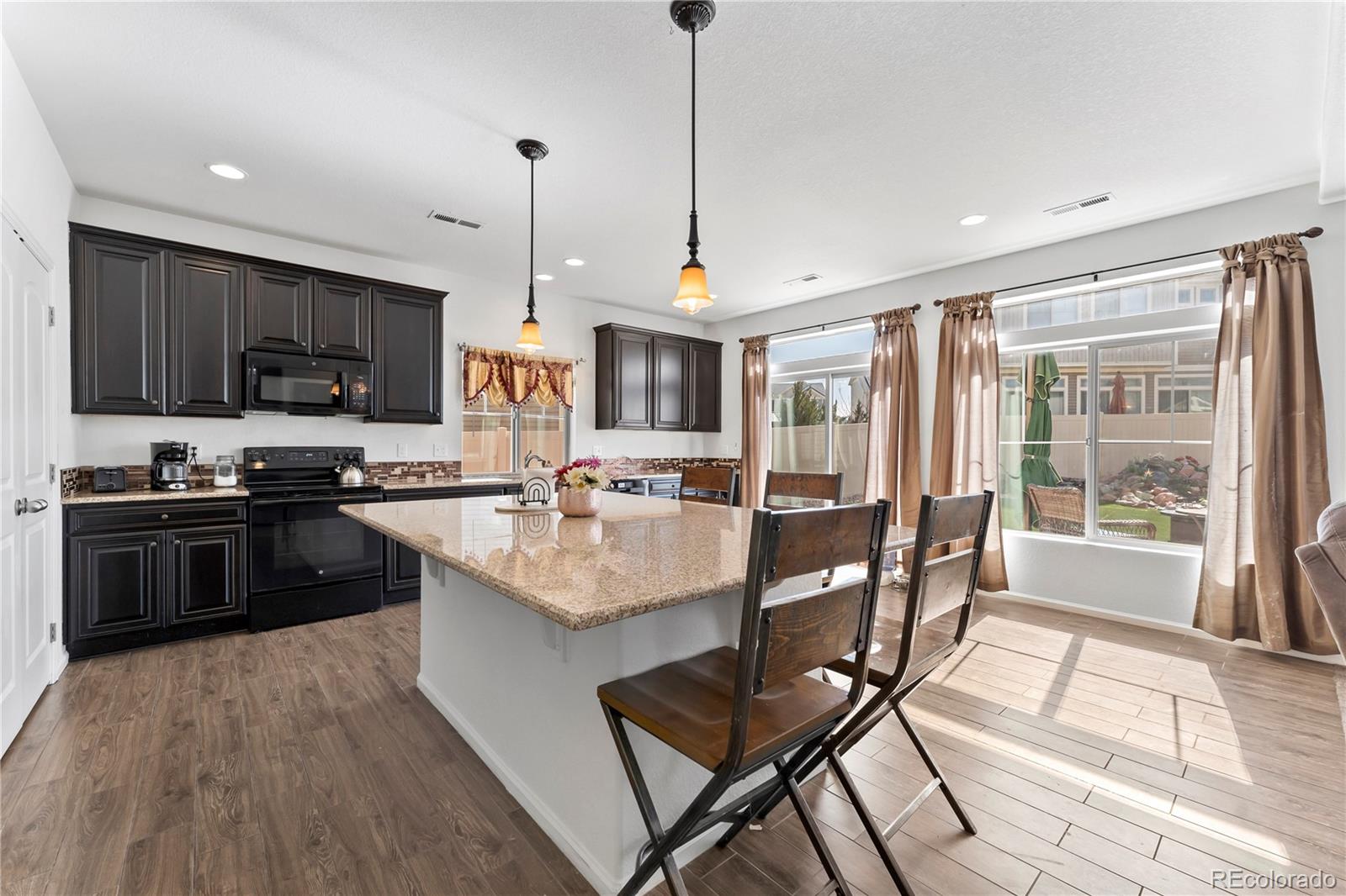 MLS Image #14 for 18284 e 52nd place,denver, Colorado