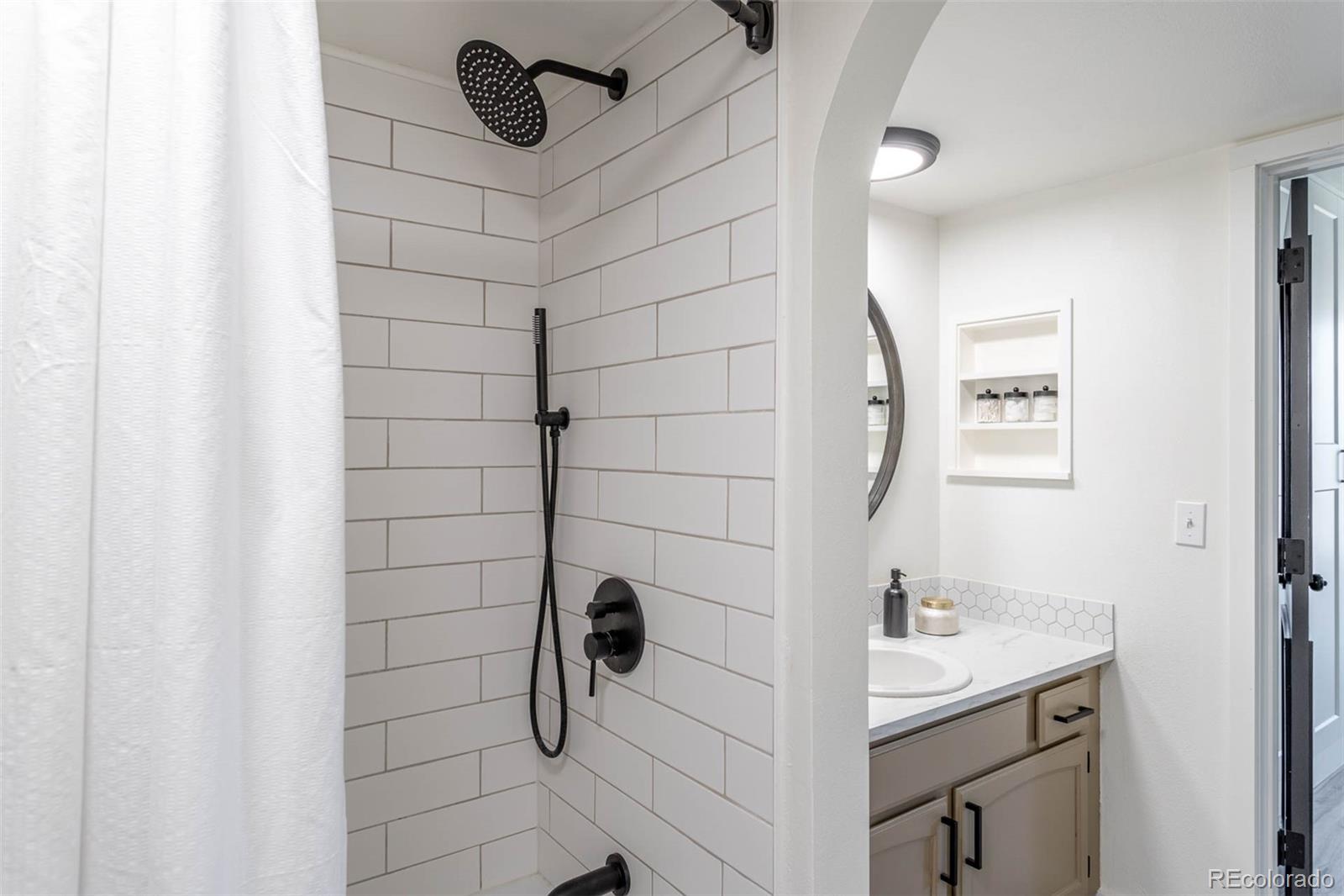MLS Image #10 for 10335 e peakview avenue b,englewood, Colorado