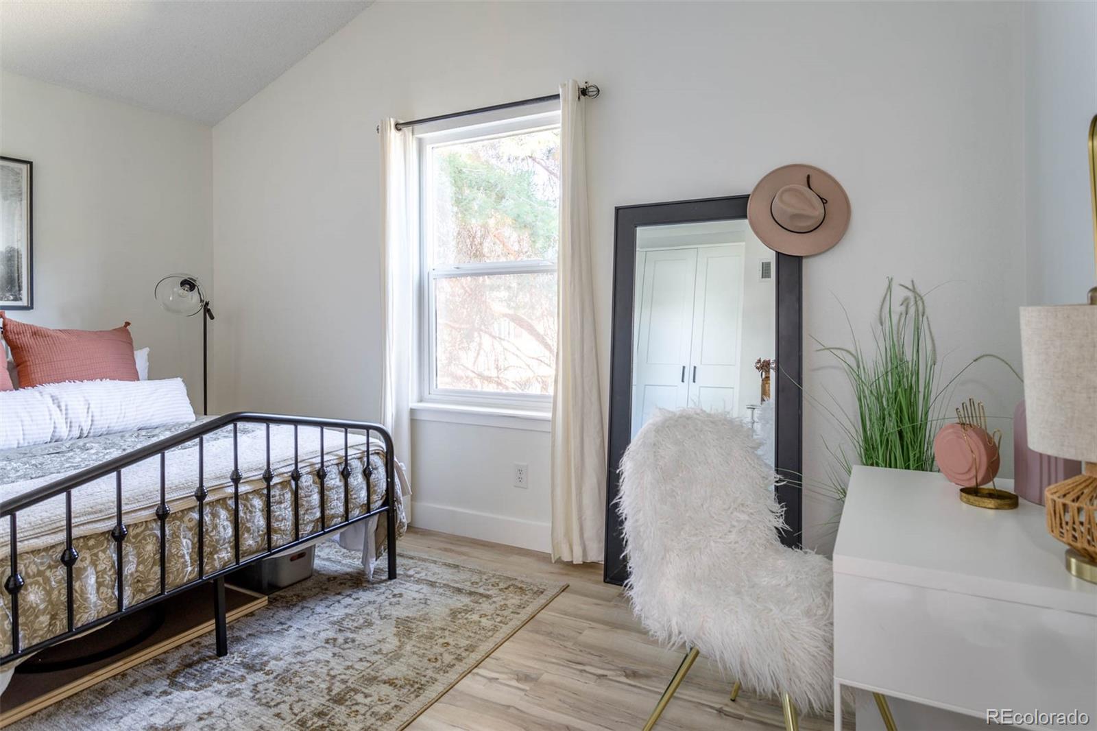 MLS Image #11 for 10335 e peakview avenue b,englewood, Colorado
