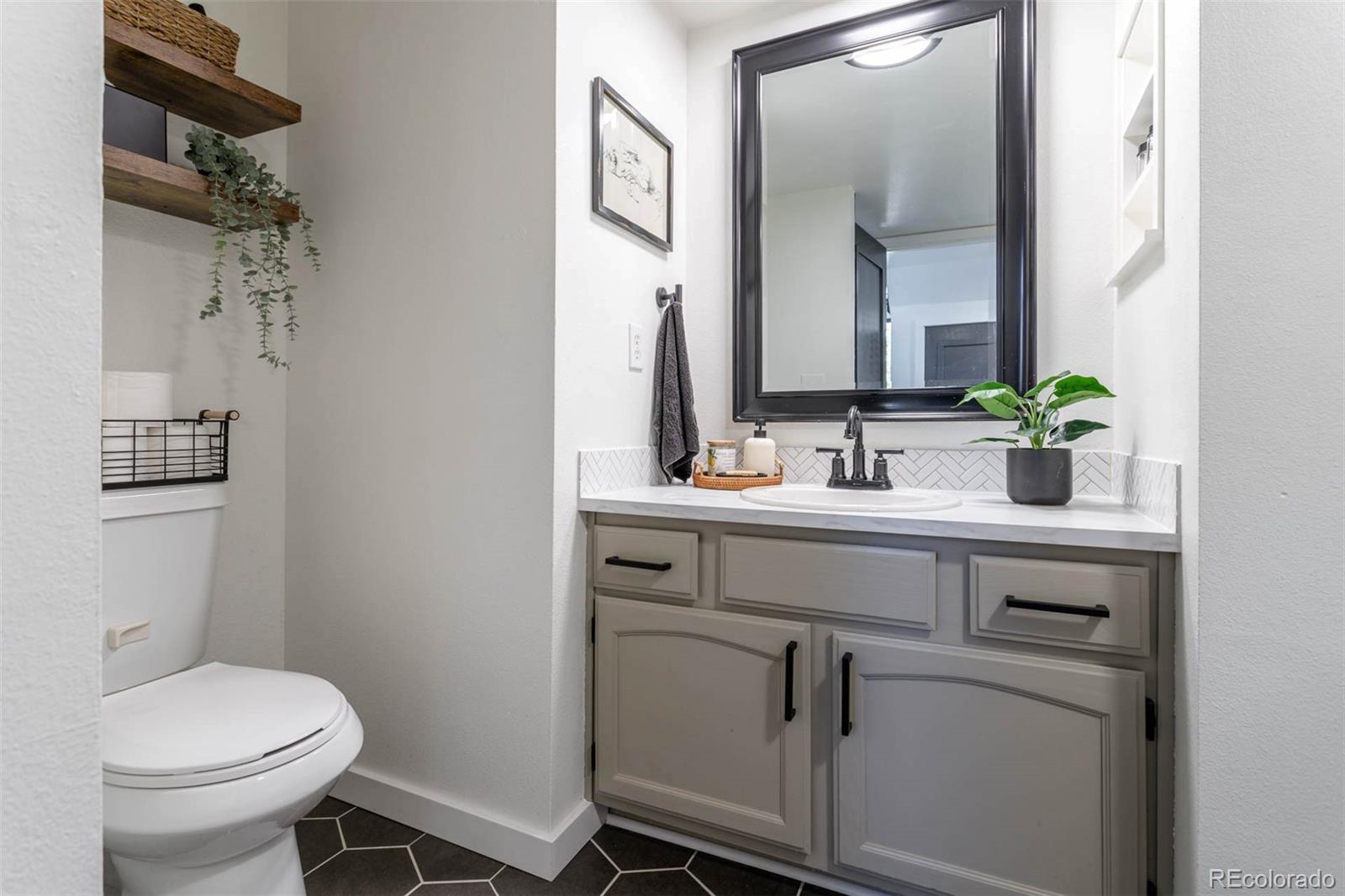 MLS Image #13 for 10335 e peakview avenue b,englewood, Colorado