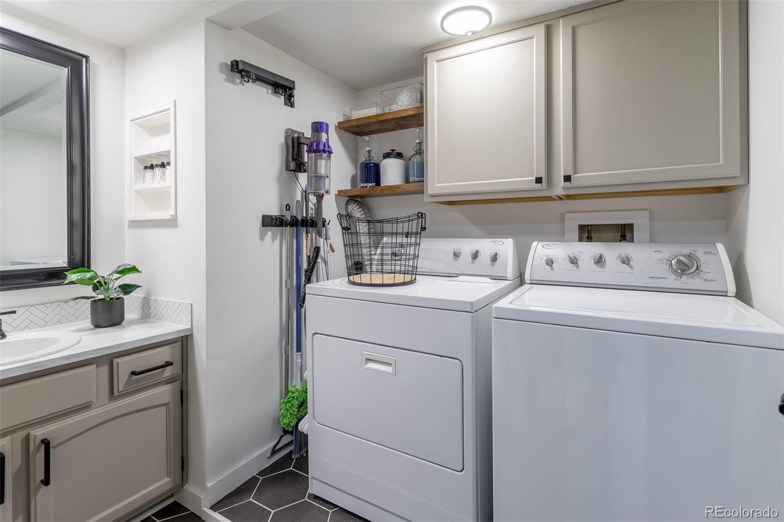 MLS Image #15 for 10335 e peakview avenue b,englewood, Colorado