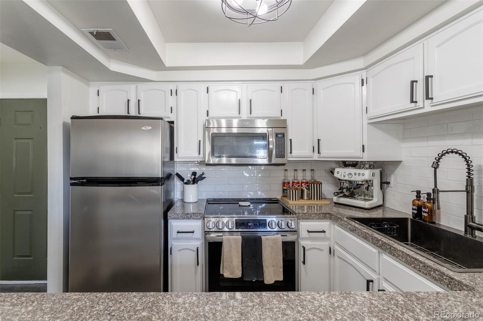 MLS Image #5 for 10335 e peakview avenue b,englewood, Colorado
