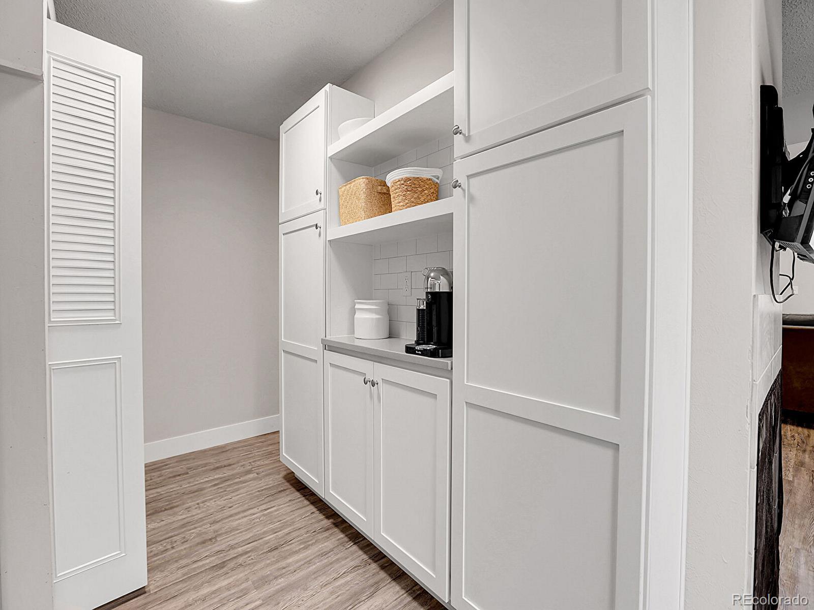 MLS Image #11 for 2895 s locust street,denver, Colorado