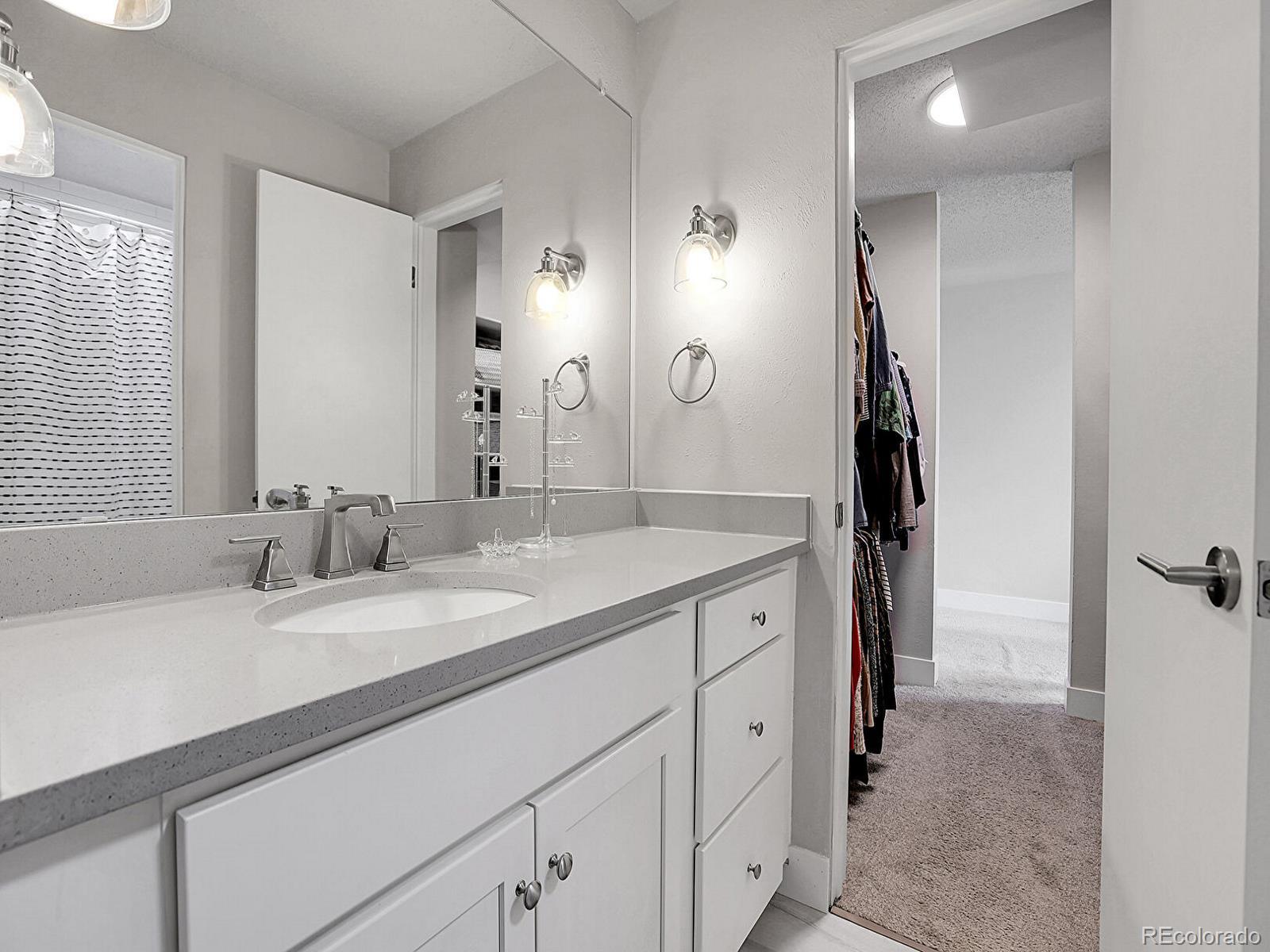 MLS Image #21 for 2895 s locust street,denver, Colorado