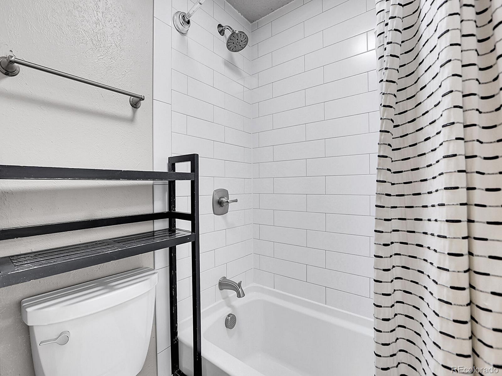 MLS Image #22 for 2895 s locust street,denver, Colorado