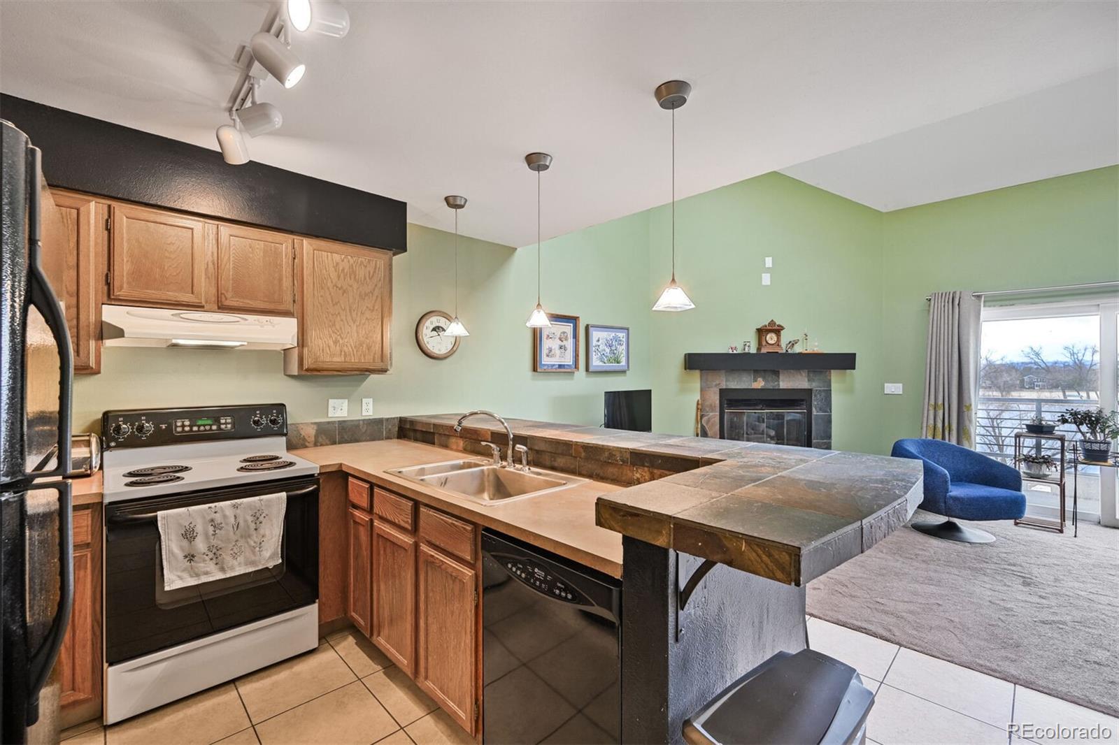 MLS Image #4 for 10530 w jewell avenue,lakewood, Colorado