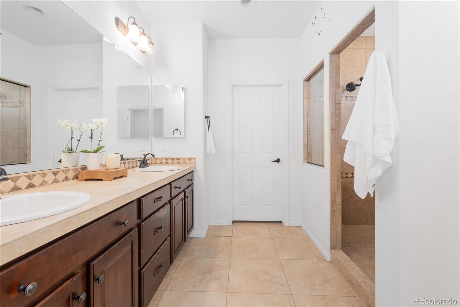 MLS Image #19 for 19543 e 54th avenue,denver, Colorado