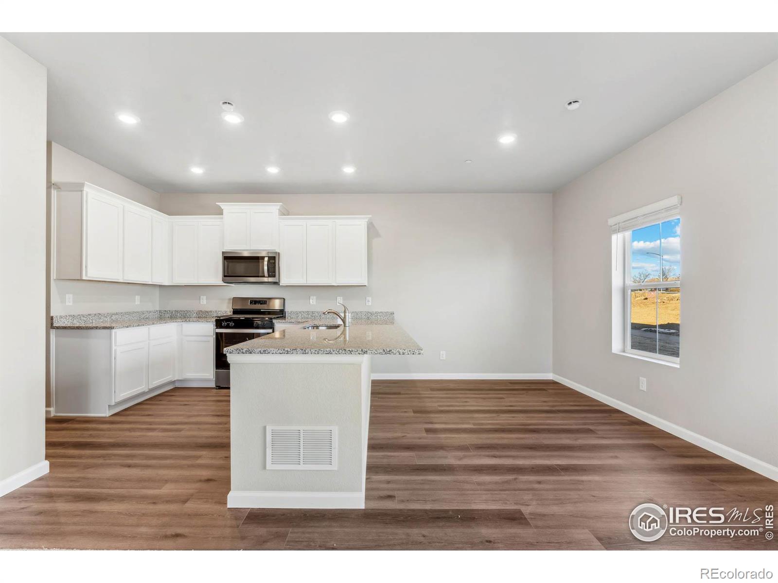 MLS Image #4 for 137  robin road,johnstown, Colorado
