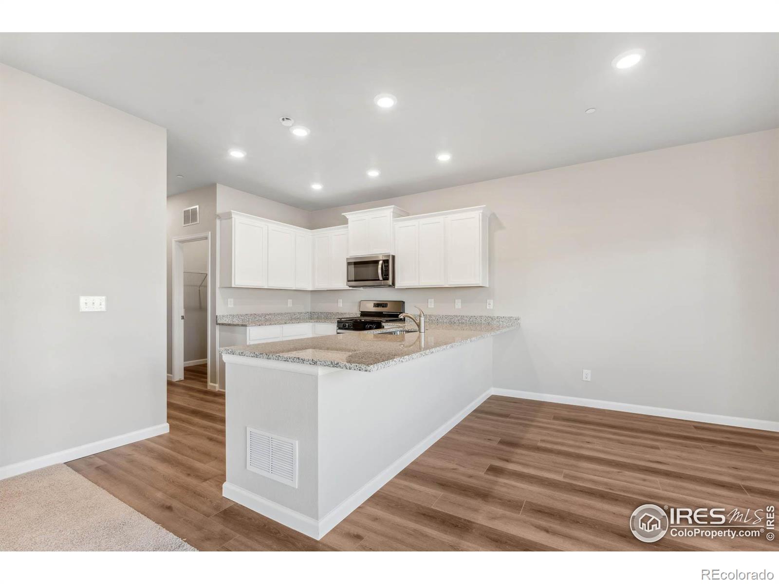 MLS Image #5 for 137  robin road,johnstown, Colorado