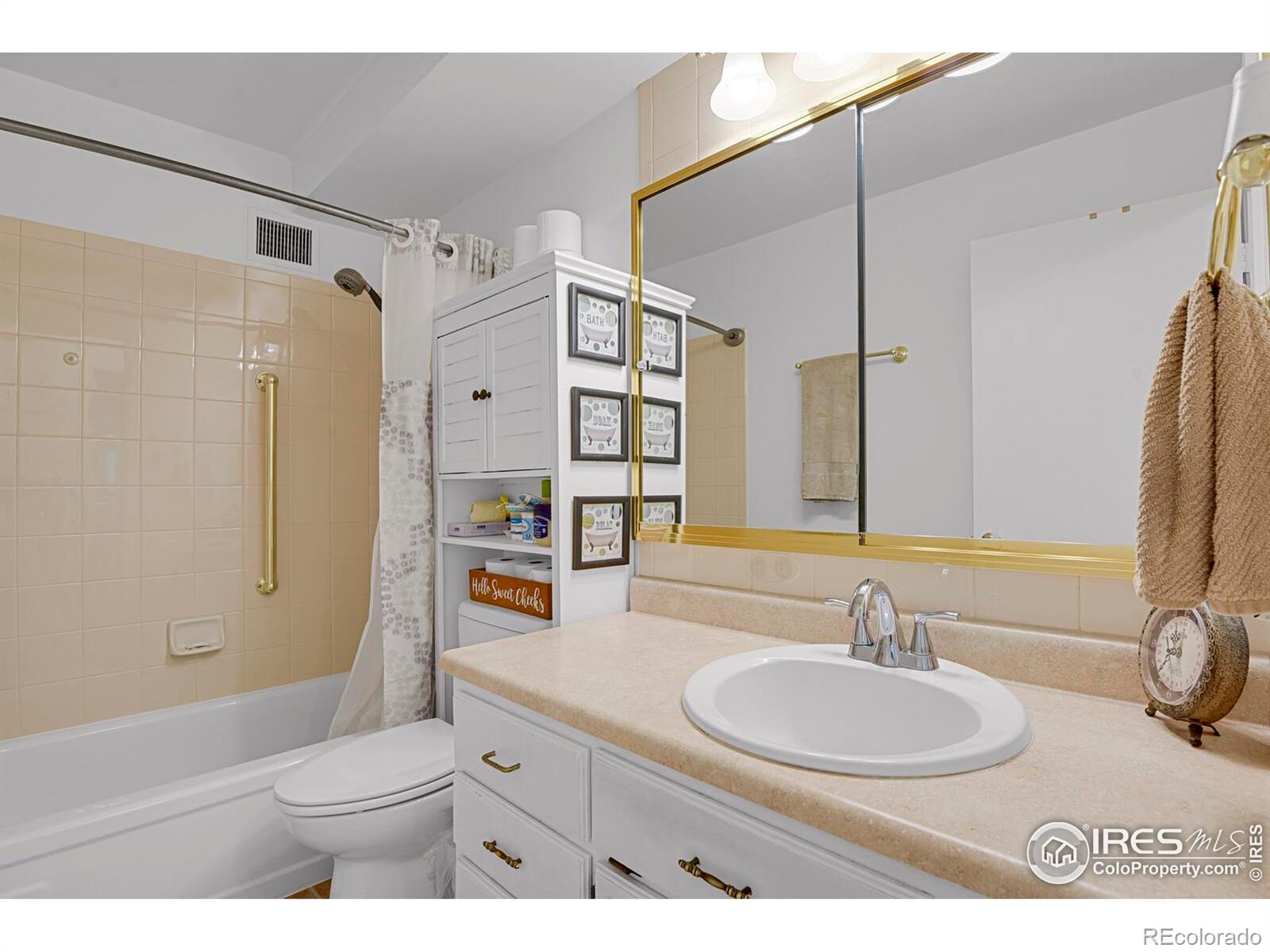 MLS Image #11 for 665 s alton way,denver, Colorado