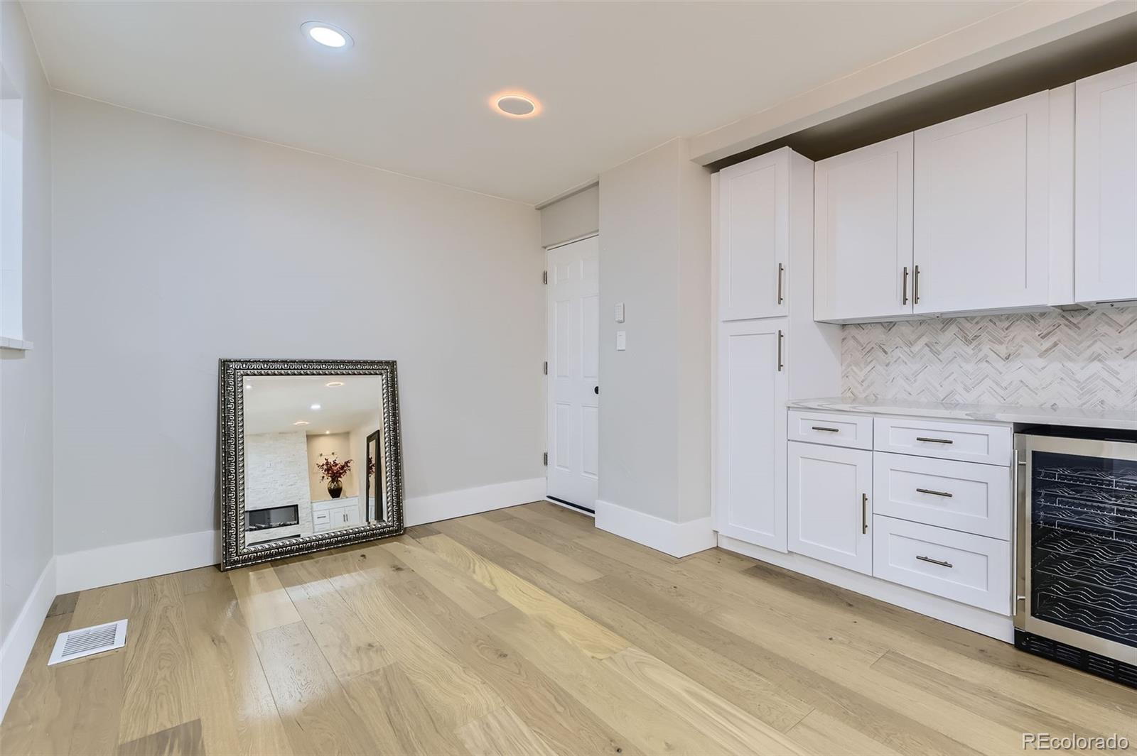 MLS Image #11 for 2930 n monaco parkway,denver, Colorado