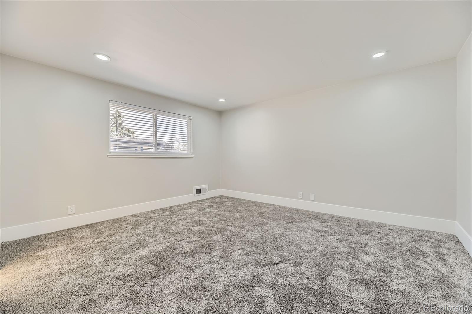 MLS Image #14 for 2930 n monaco parkway,denver, Colorado