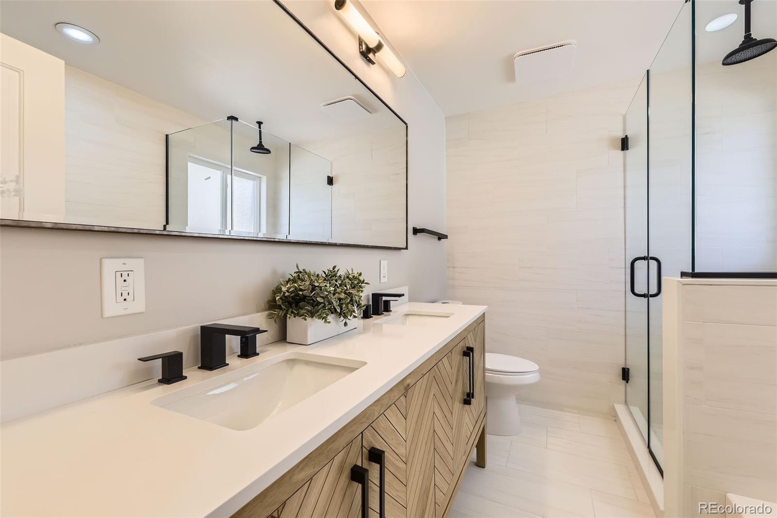 MLS Image #16 for 2930 n monaco parkway,denver, Colorado