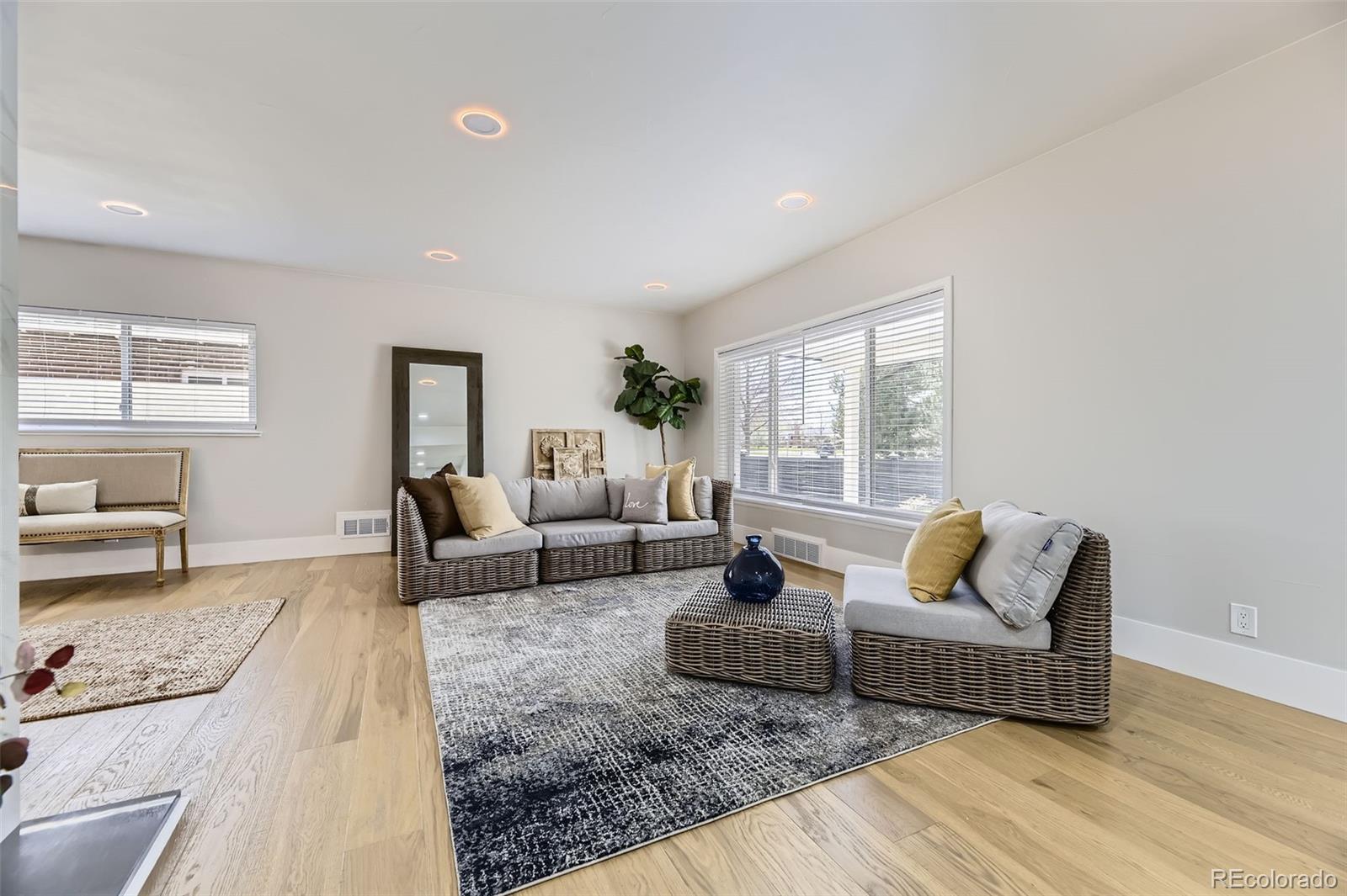 MLS Image #4 for 2930 n monaco parkway,denver, Colorado
