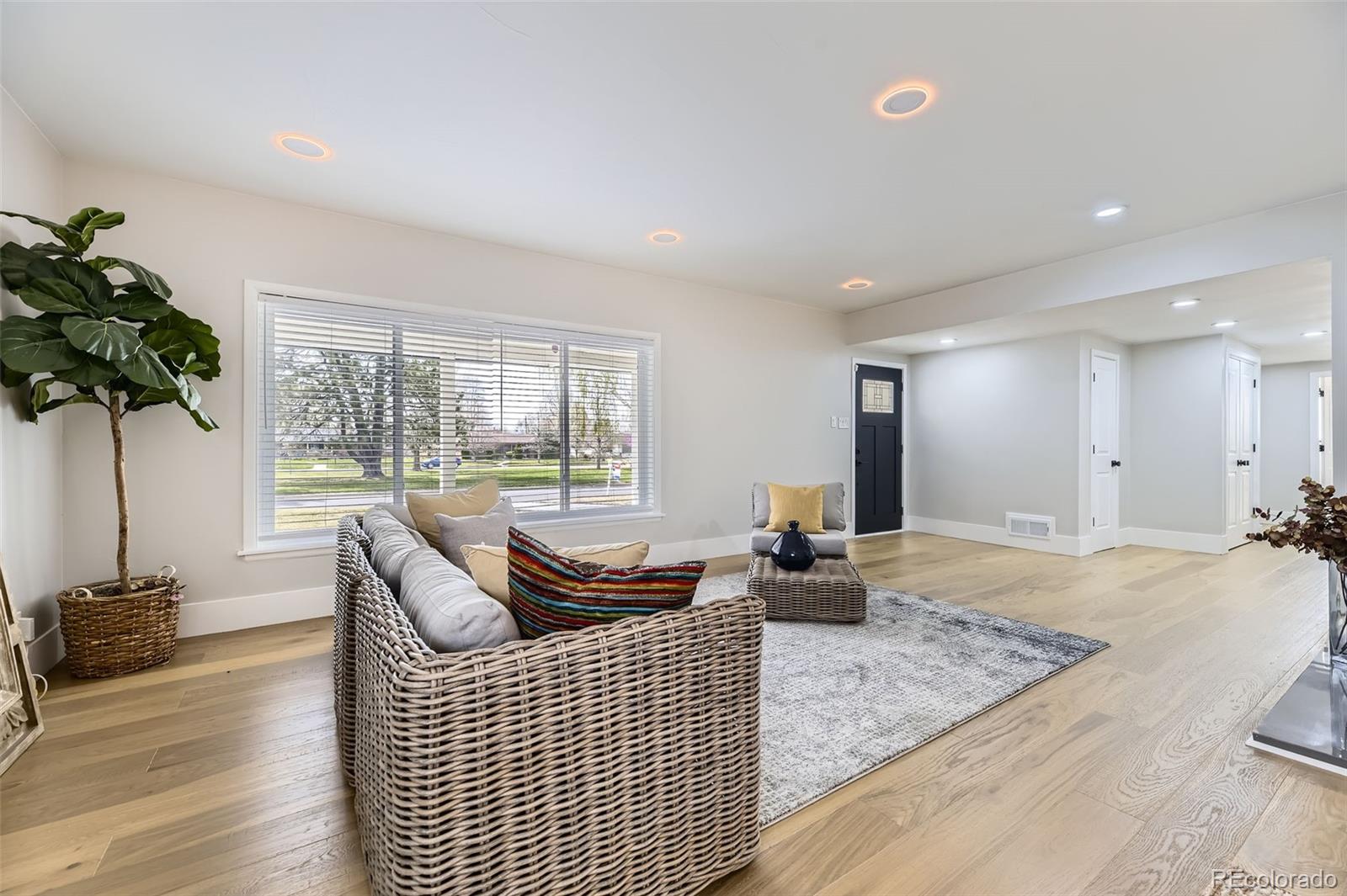 MLS Image #5 for 2930 n monaco parkway,denver, Colorado