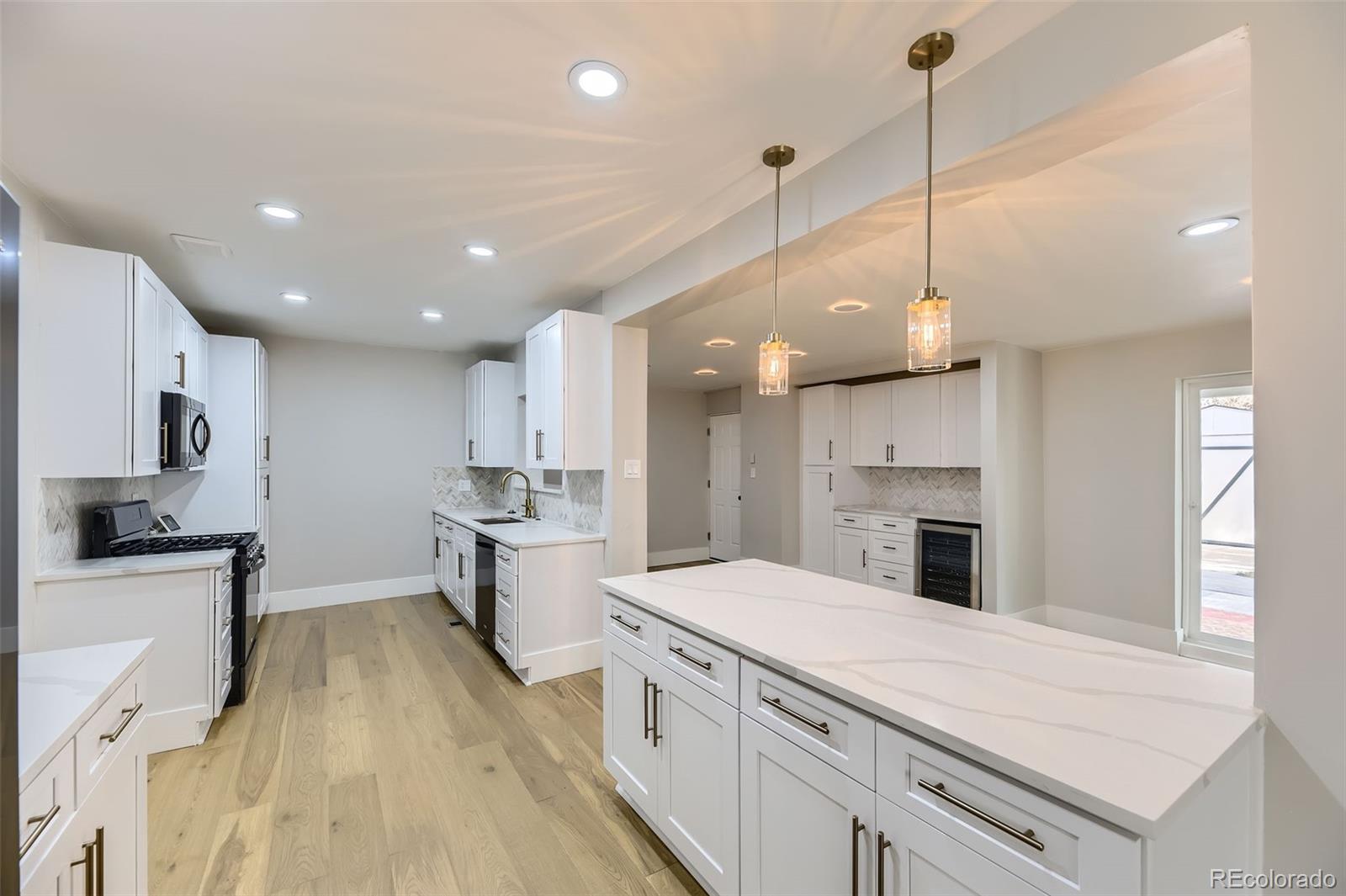MLS Image #8 for 2930 n monaco parkway,denver, Colorado
