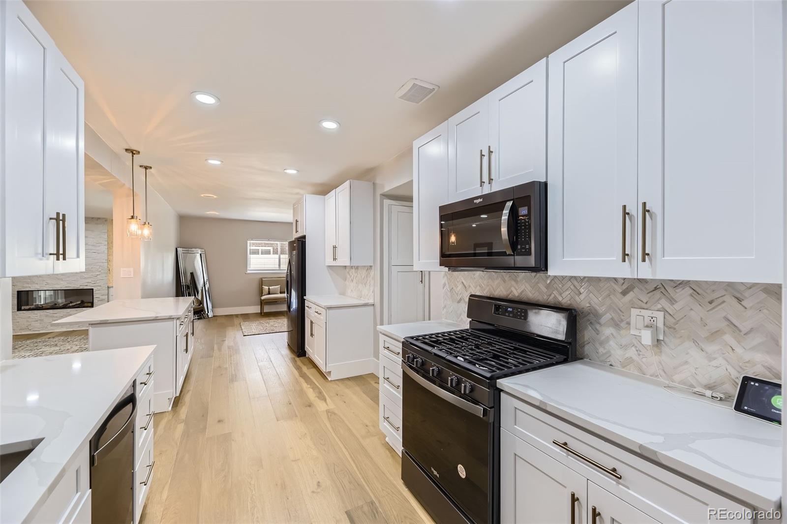 MLS Image #9 for 2930 n monaco parkway,denver, Colorado