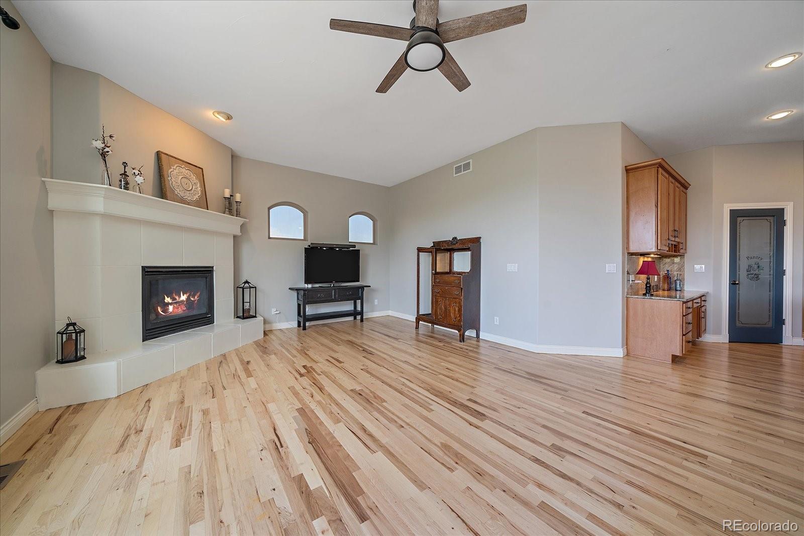MLS Image #2 for 575  howling circle,elizabeth, Colorado