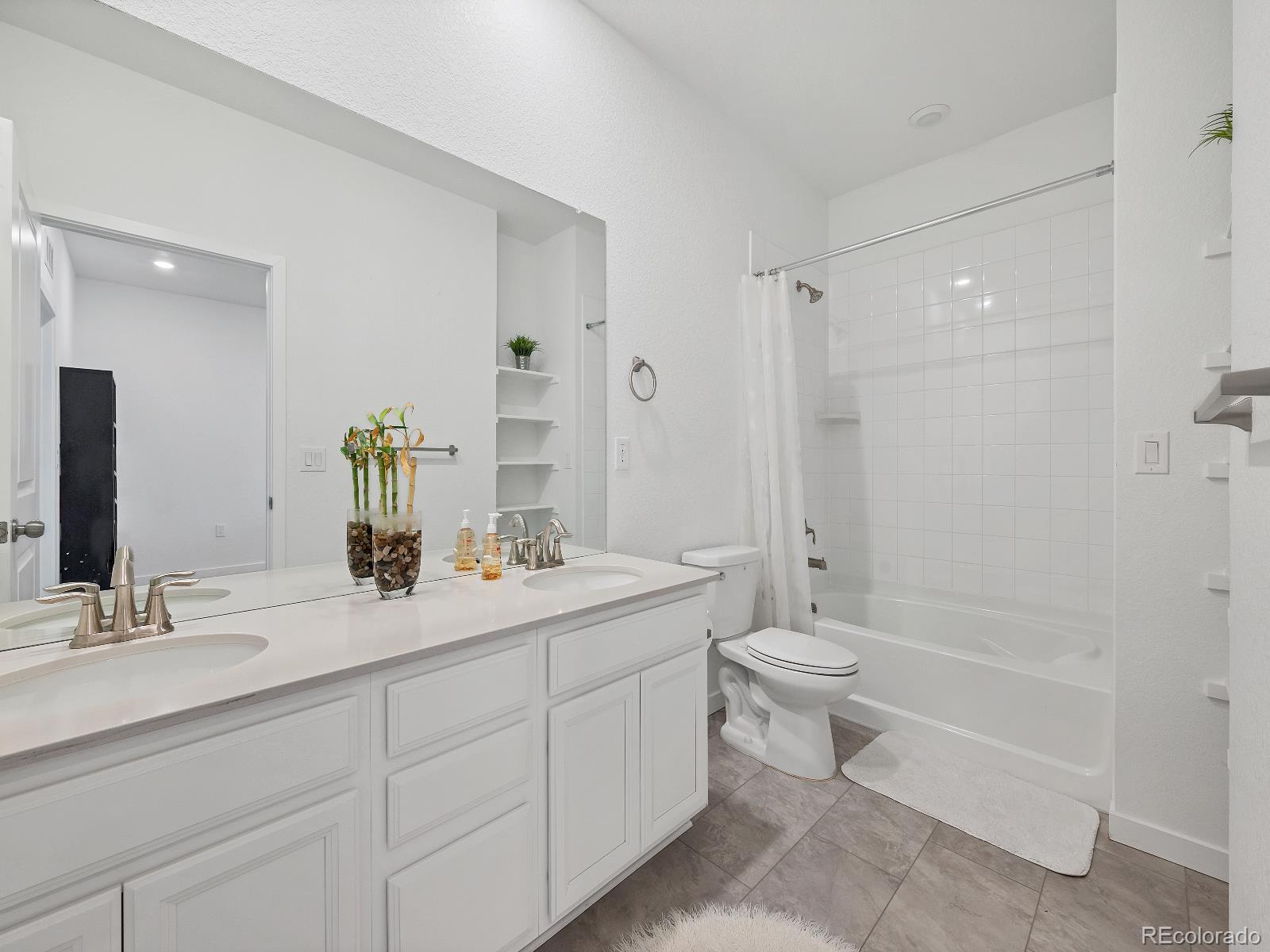 MLS Image #17 for 7346 w asbury drive,denver, Colorado