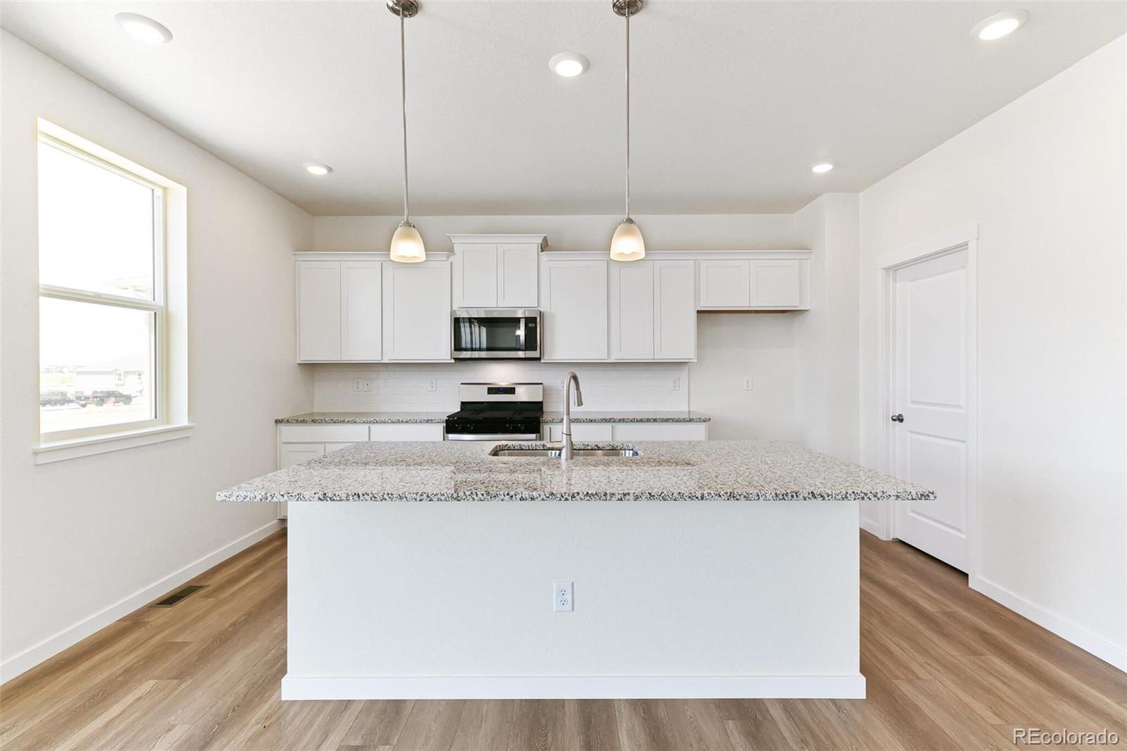 MLS Image #10 for 9886  ceylon court,commerce city, Colorado