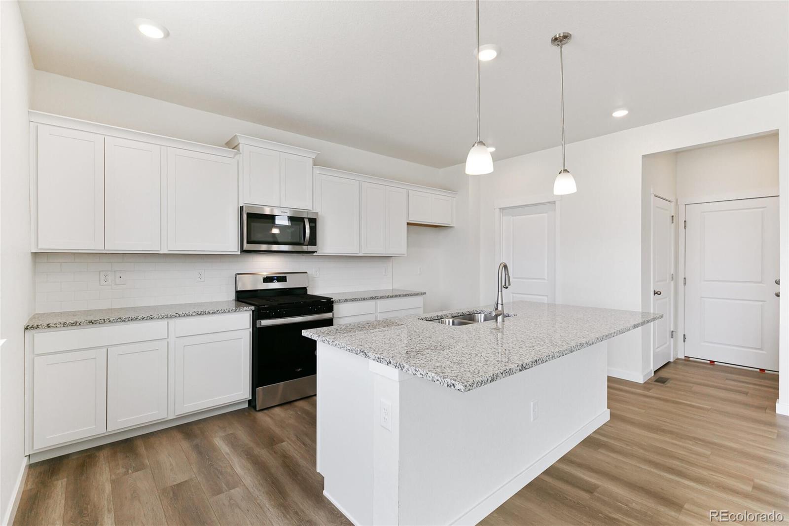 MLS Image #9 for 9886  ceylon court,commerce city, Colorado