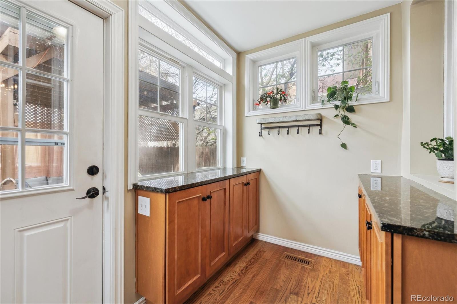 MLS Image #11 for 263 n logan street,denver, Colorado