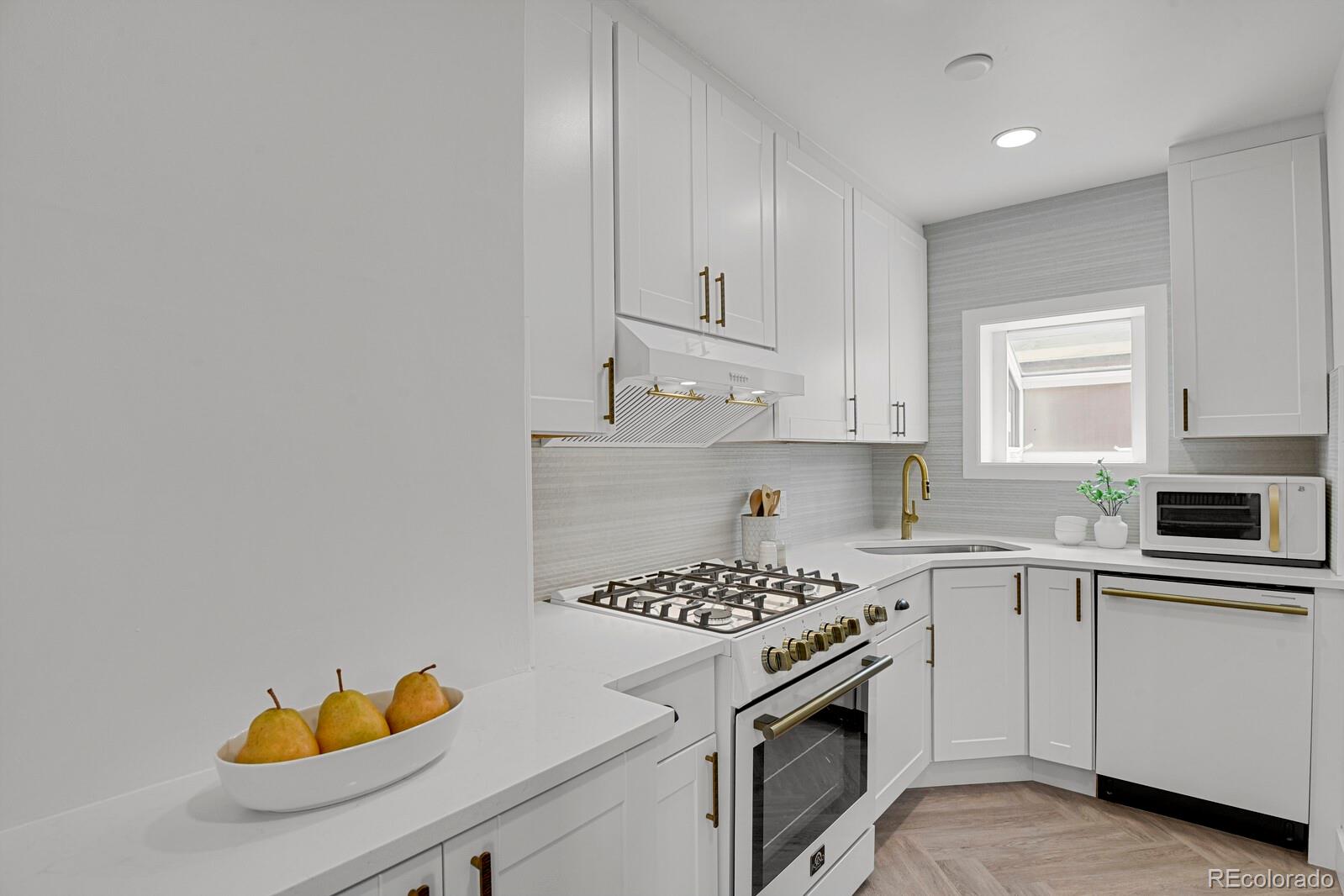 MLS Image #9 for 1455  hudson street,denver, Colorado