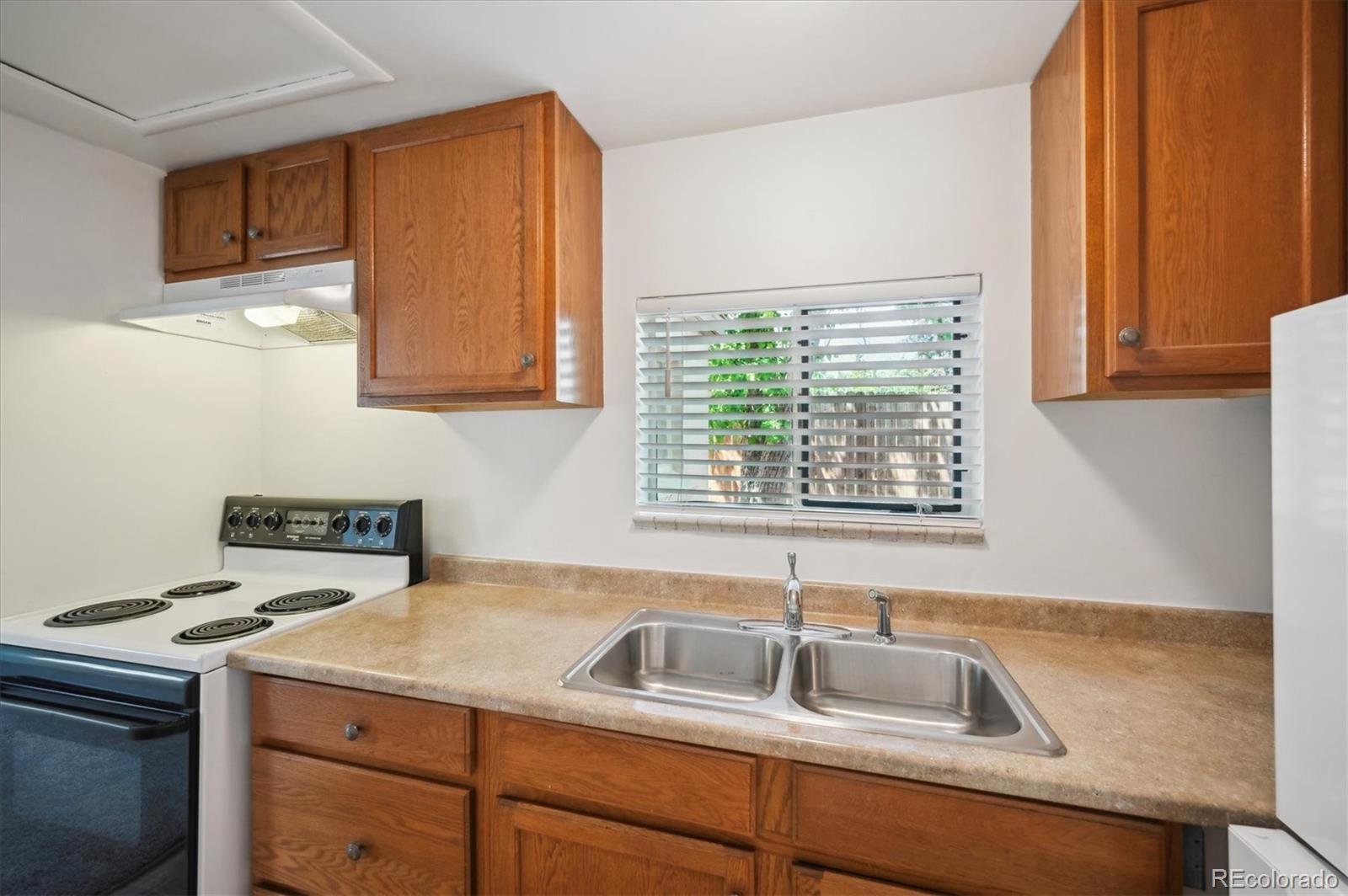 MLS Image #4 for 5549 s greenwood street,littleton, Colorado
