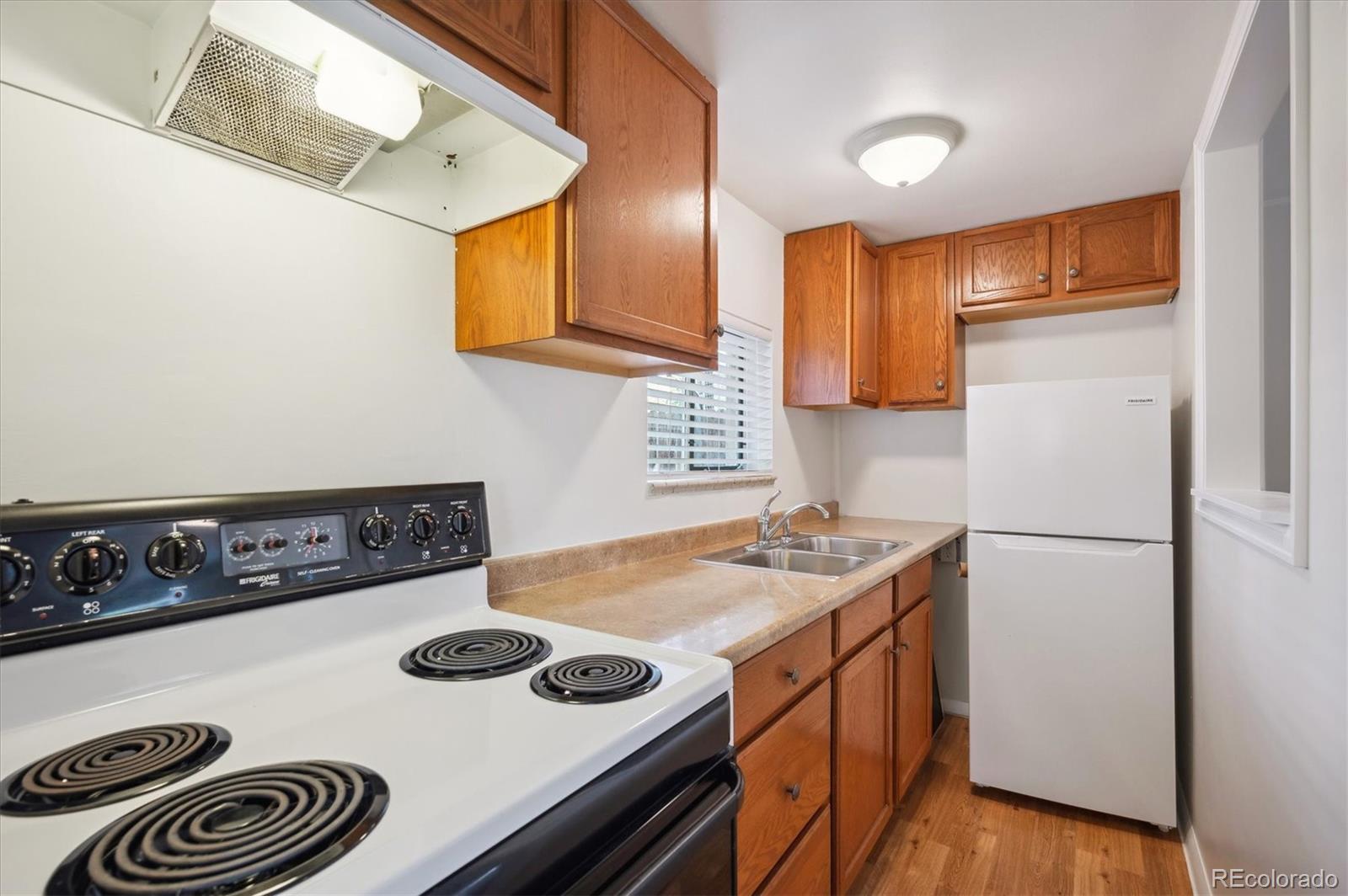 MLS Image #5 for 5549 s greenwood street,littleton, Colorado