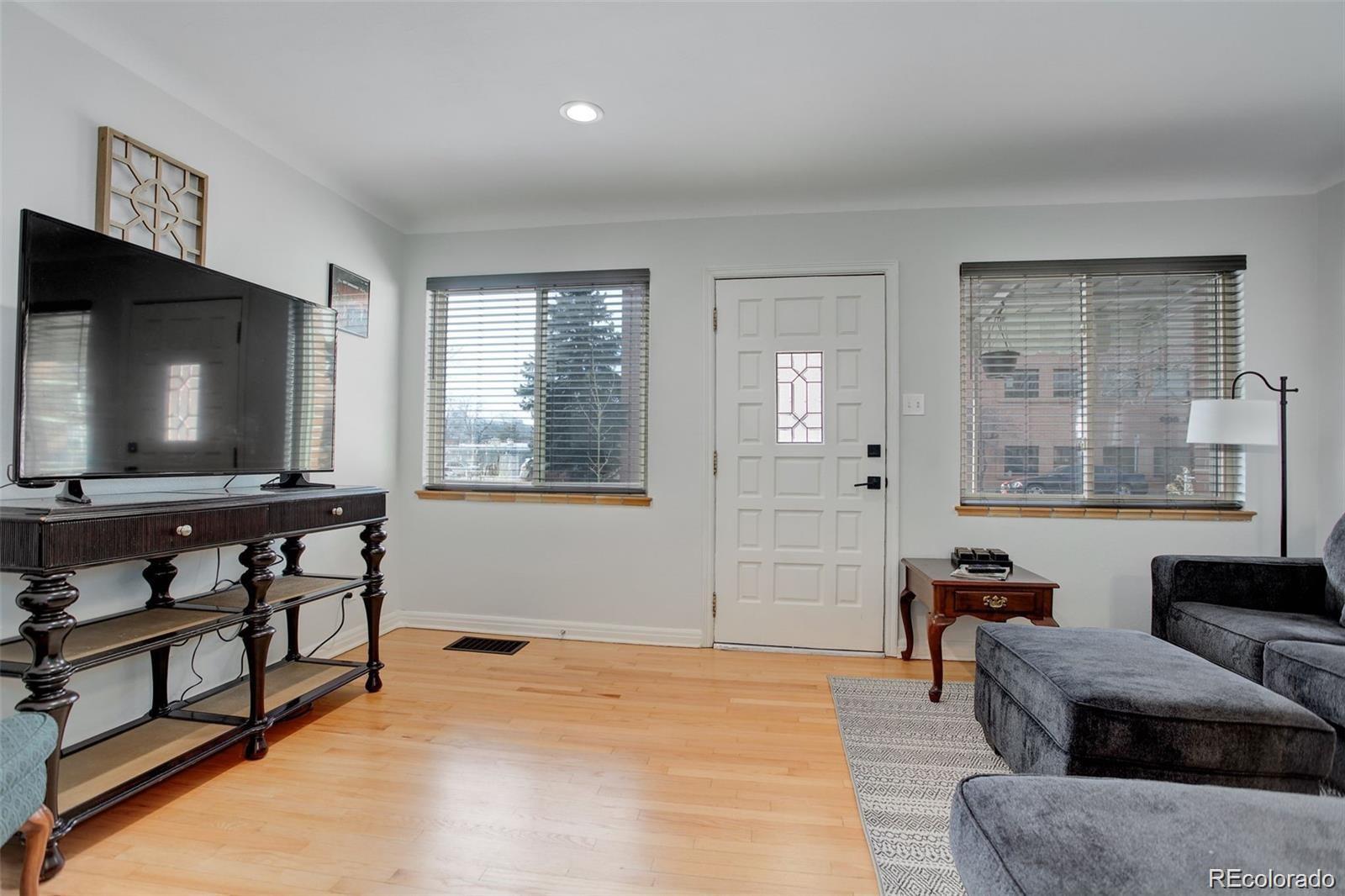 MLS Image #2 for 950  jasmine street,denver, Colorado