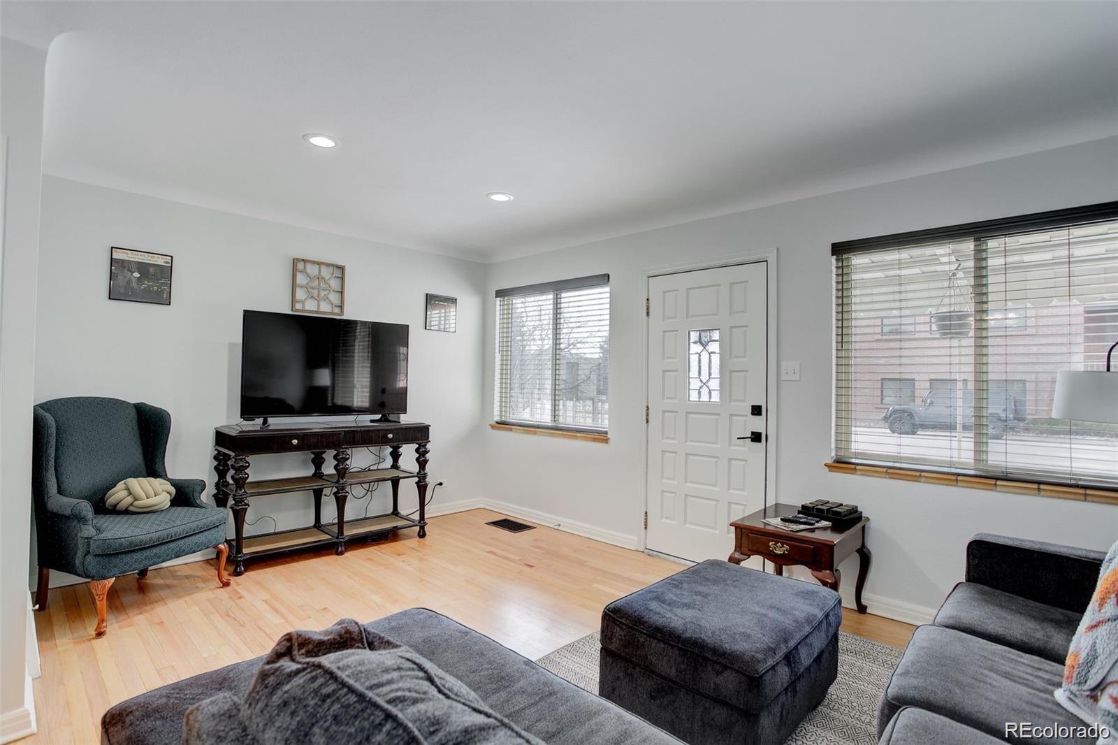 MLS Image #3 for 950  jasmine street,denver, Colorado