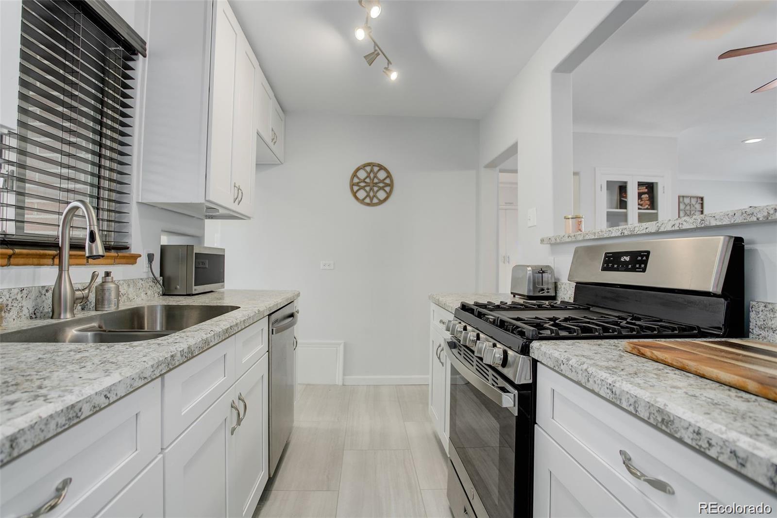 MLS Image #9 for 950  jasmine street,denver, Colorado