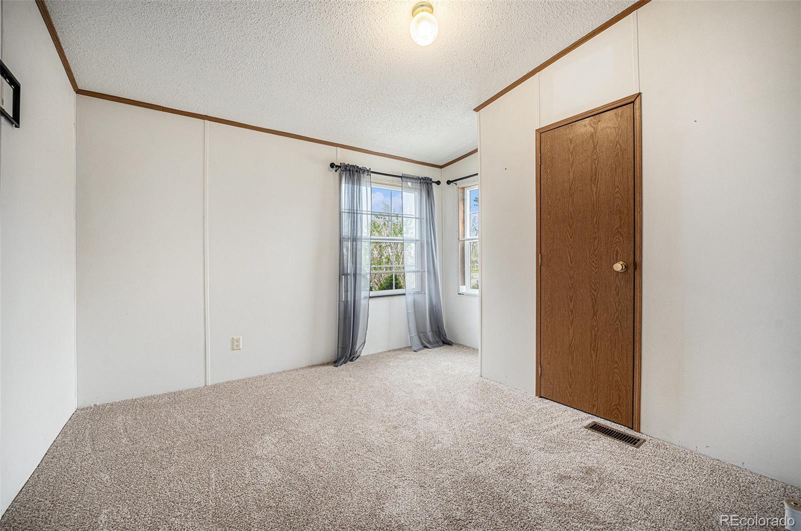 MLS Image #10 for 1683  monroe street,strasburg, Colorado