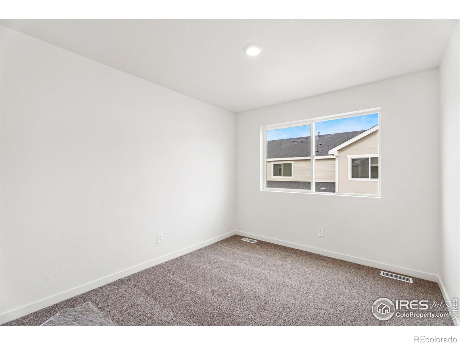 MLS Image #5 for 422  condor way,johnstown, Colorado