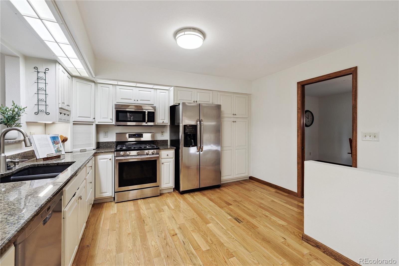 MLS Image #10 for 3298 s krameria street,denver, Colorado