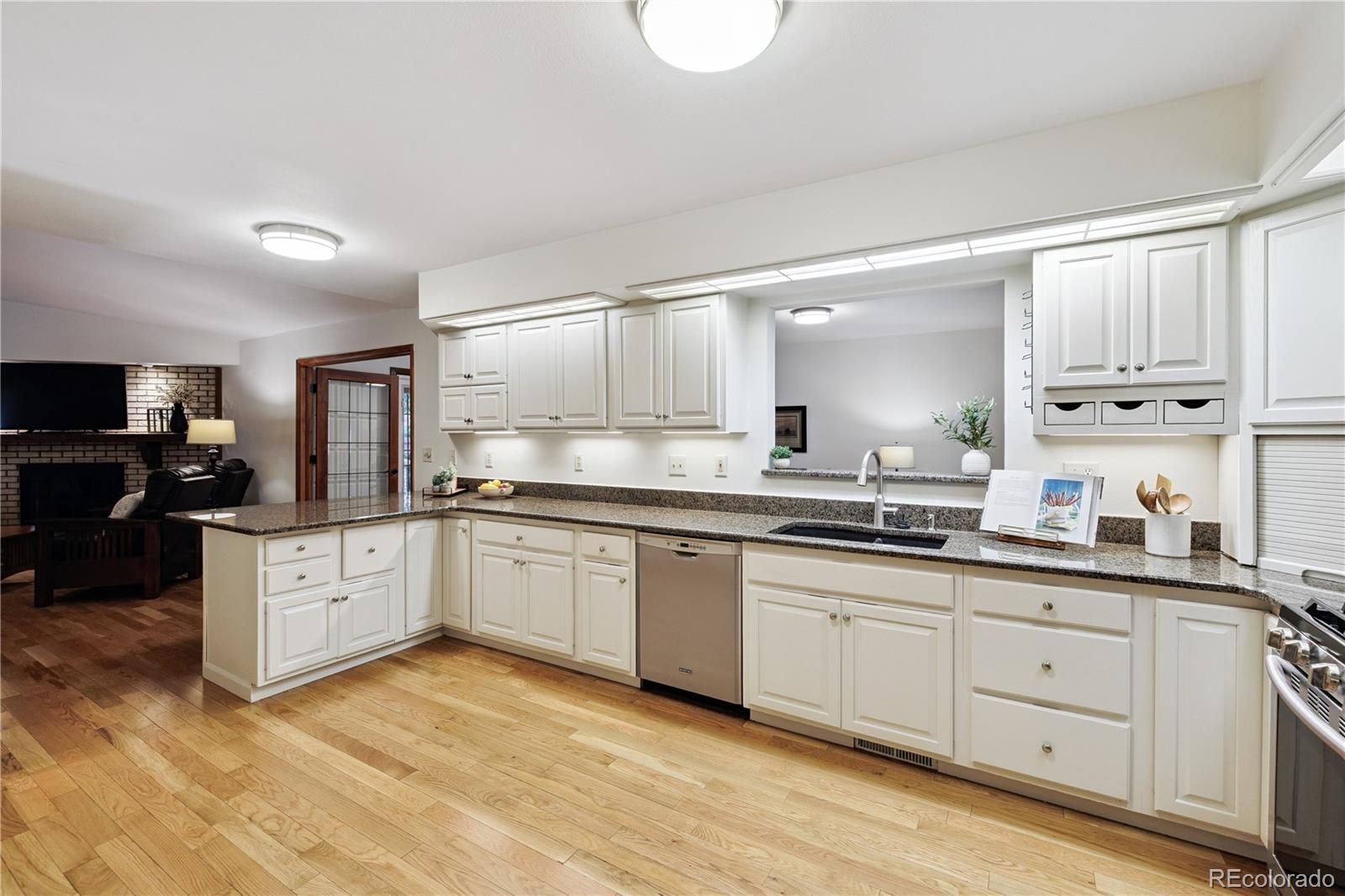 MLS Image #11 for 3298 s krameria street,denver, Colorado