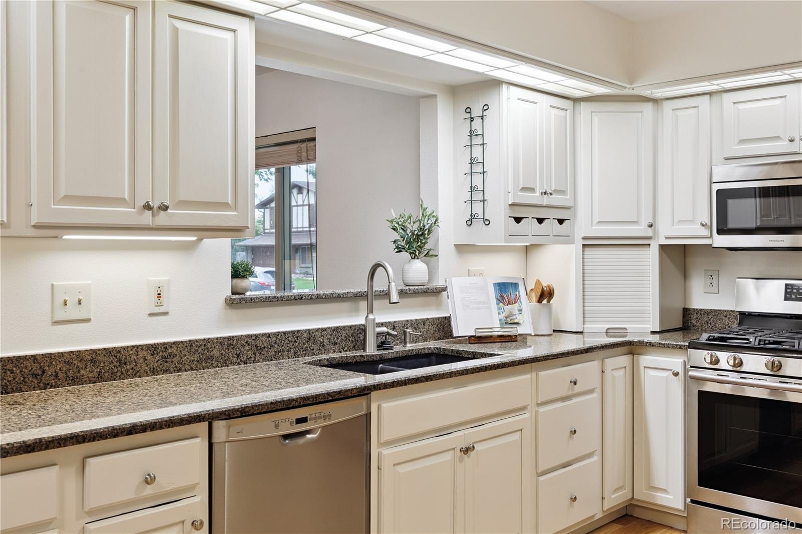 MLS Image #12 for 3298 s krameria street,denver, Colorado