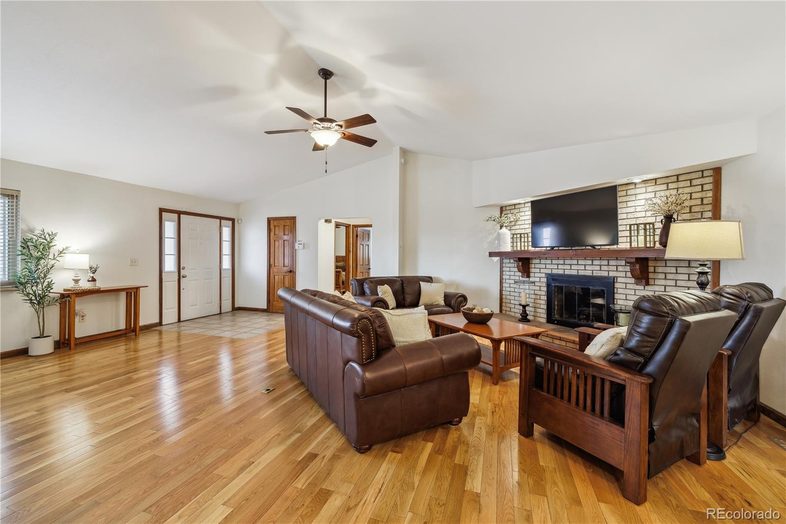 MLS Image #6 for 3298 s krameria street,denver, Colorado