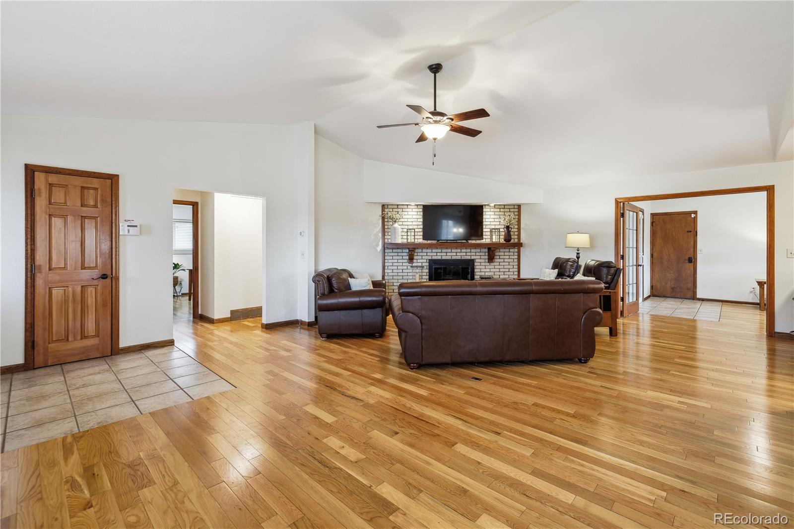 MLS Image #8 for 3298 s krameria street,denver, Colorado