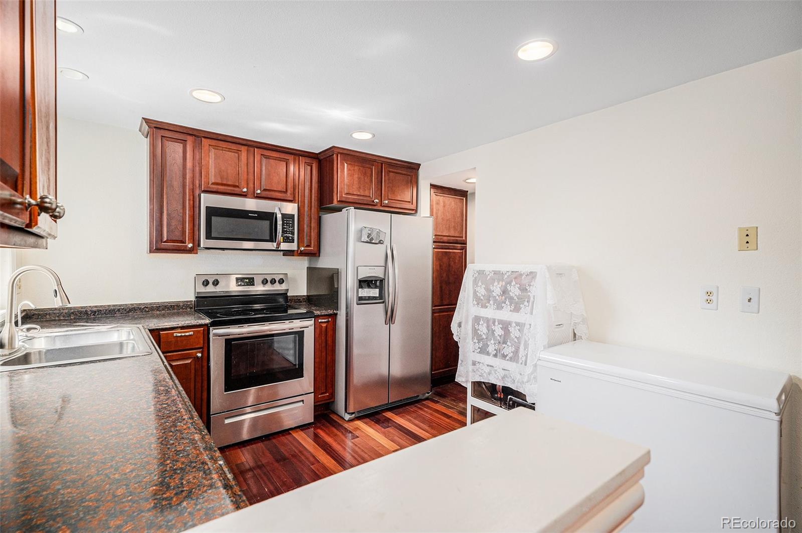 MLS Image #7 for 7580 s cove circle,centennial, Colorado