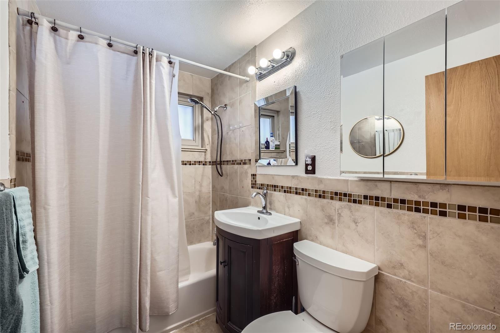 MLS Image #11 for 1328 s zuni street,denver, Colorado