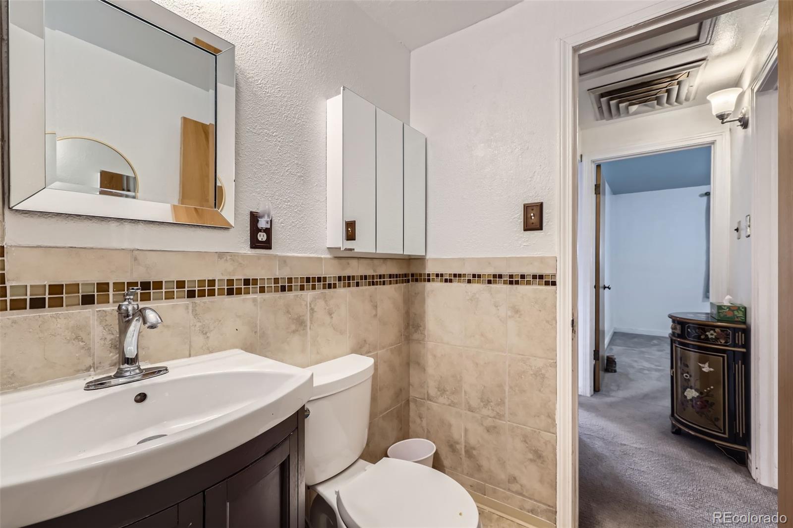 MLS Image #12 for 1328 s zuni street,denver, Colorado