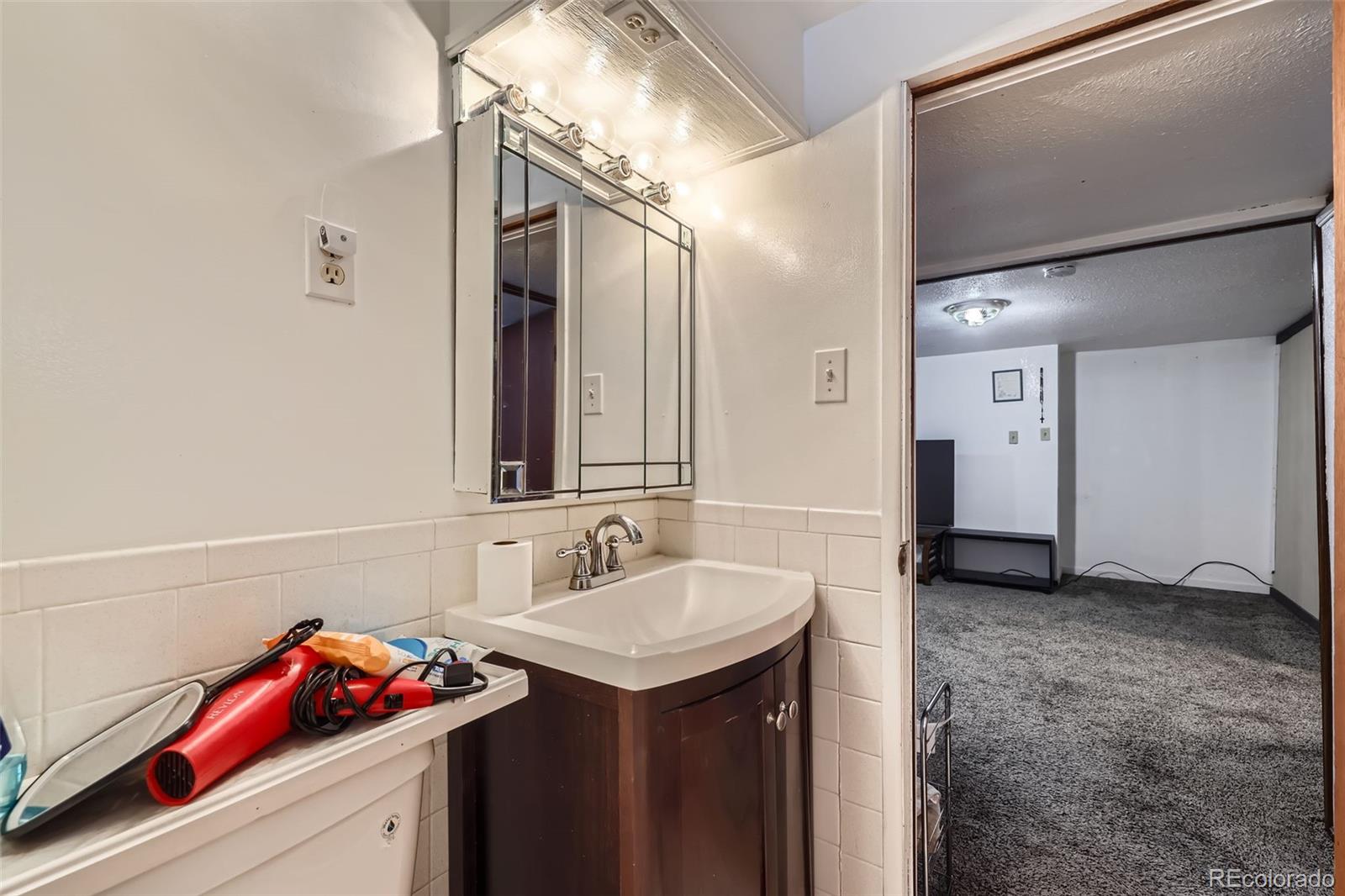 MLS Image #18 for 1328 s zuni street,denver, Colorado