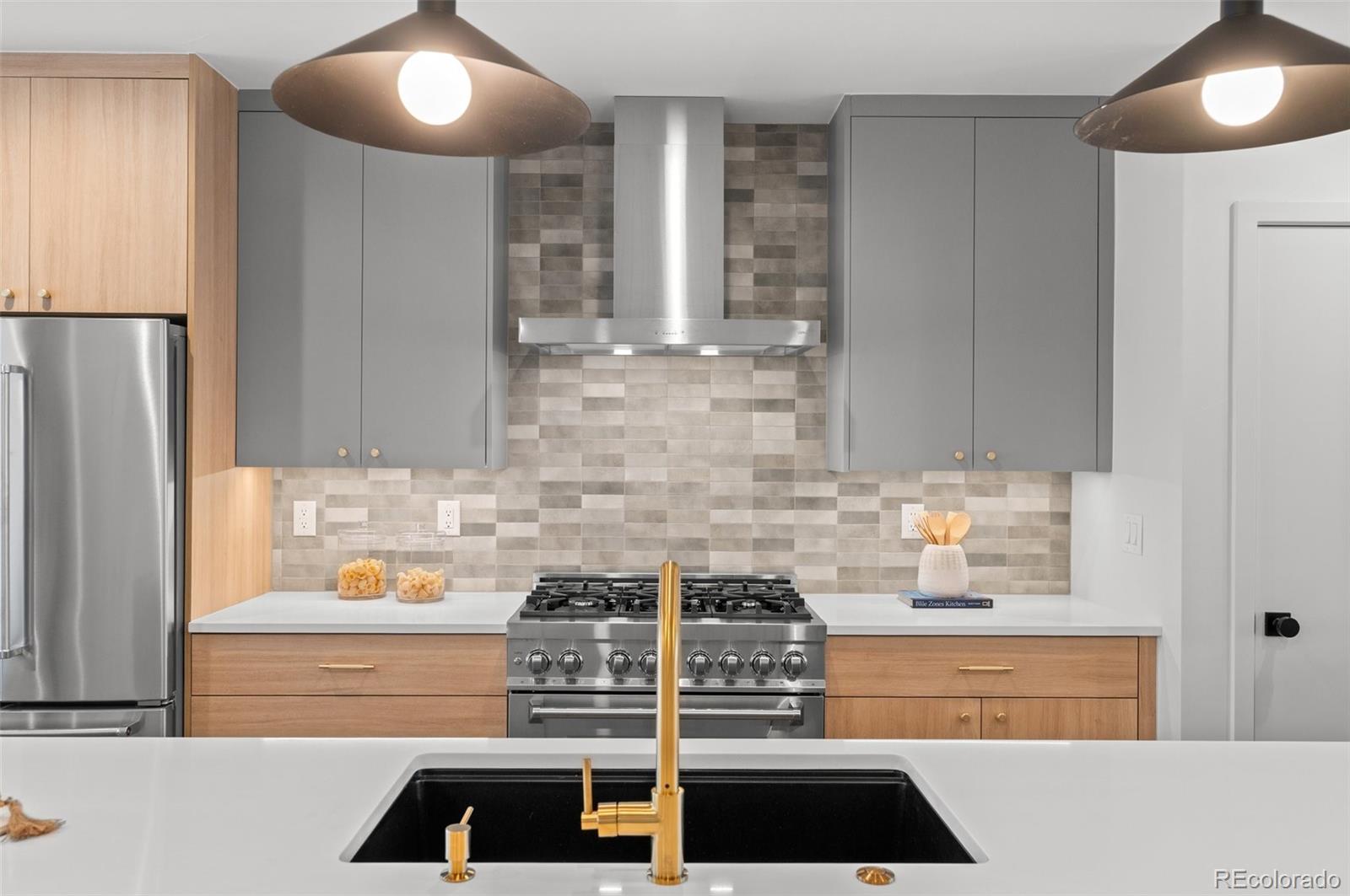 MLS Image #11 for 2538 s acoma street,denver, Colorado