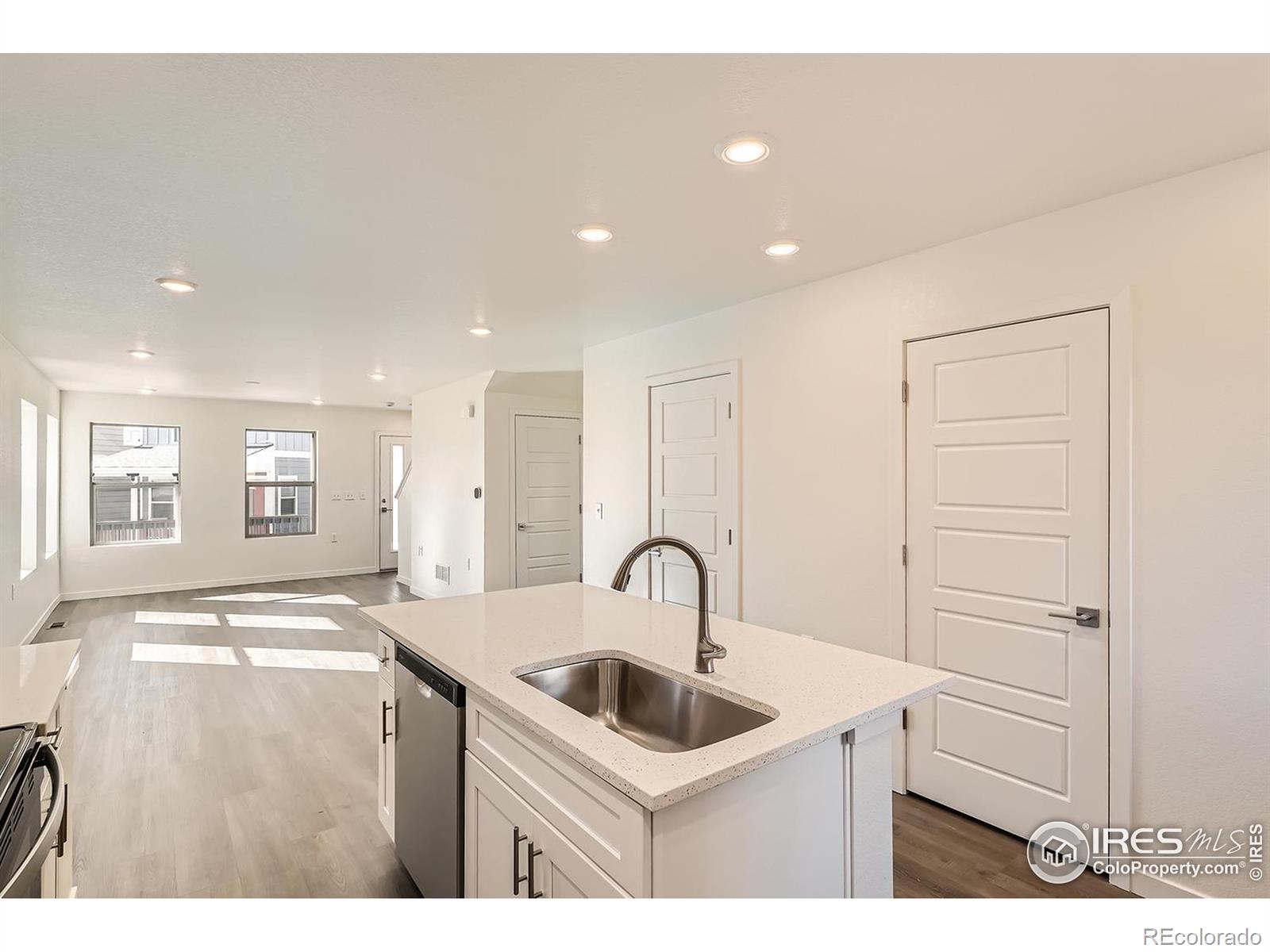 MLS Image #17 for 10331 e 62nd place,denver, Colorado