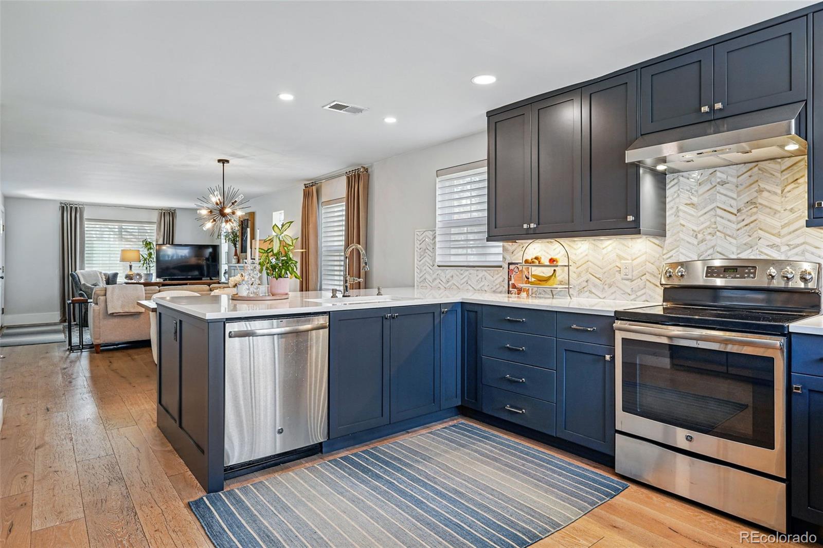 MLS Image #12 for 796  ivanhoe street,denver, Colorado