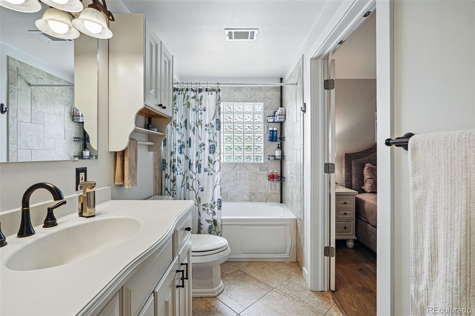 MLS Image #18 for 796  ivanhoe street,denver, Colorado
