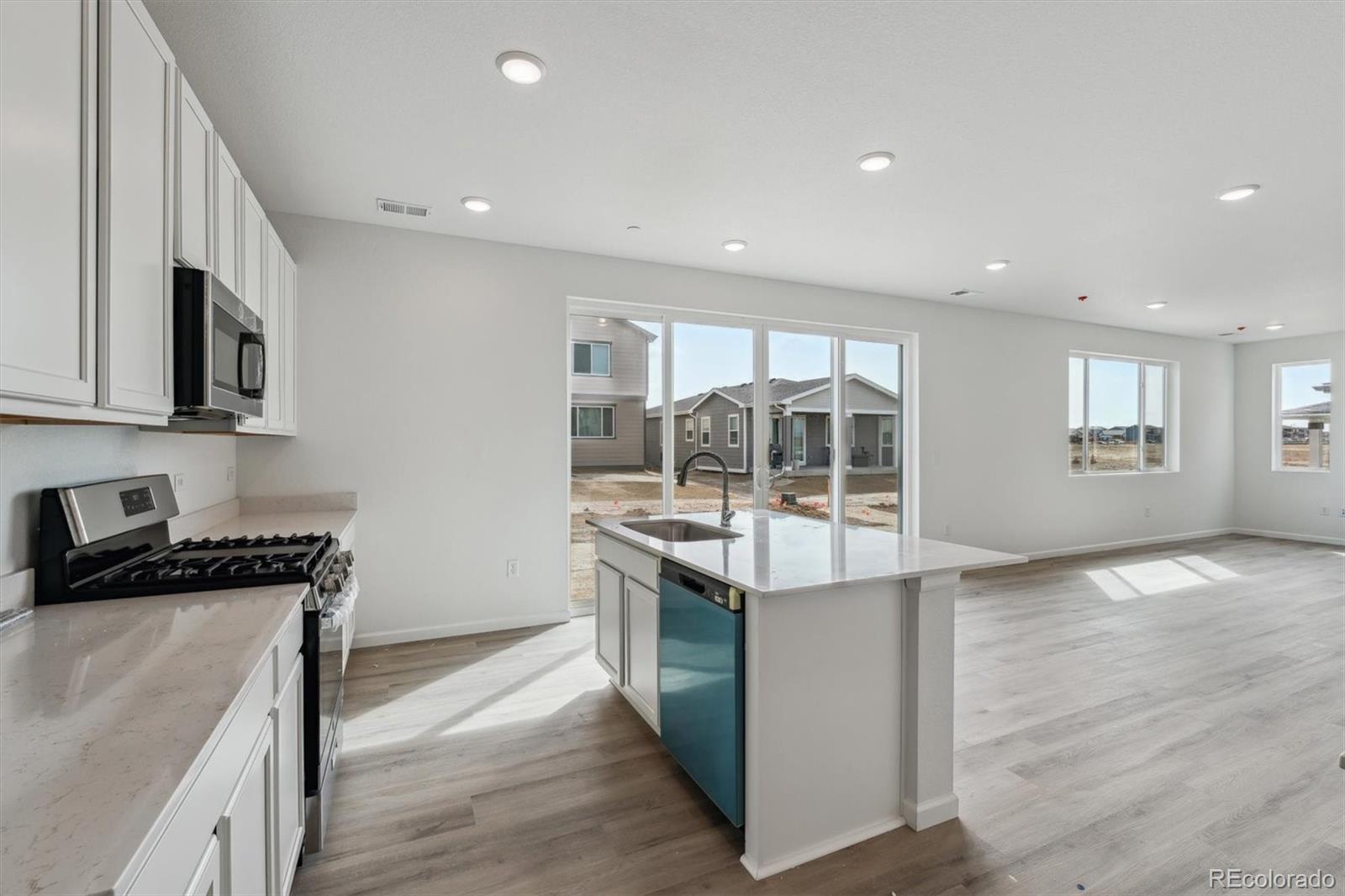 MLS Image #13 for 9062  telluride court,commerce city, Colorado